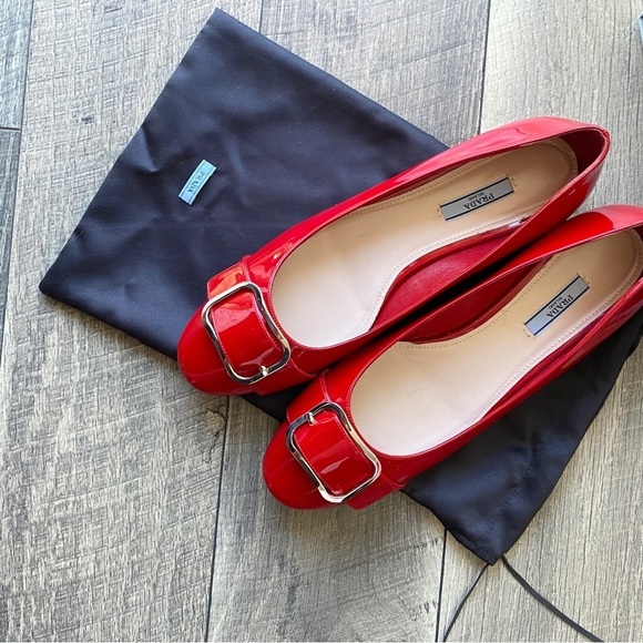 NWT Prada Red Patten Leather Ballet Flats Rounded Toe Gold Buckle Size 41.5 - Picture 3 of 14